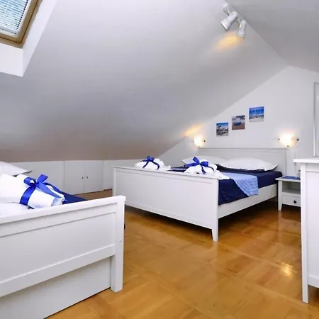 Alleinstehendes Ferienhaus Mit Beheiztem Infinity Pool Und Meerblick