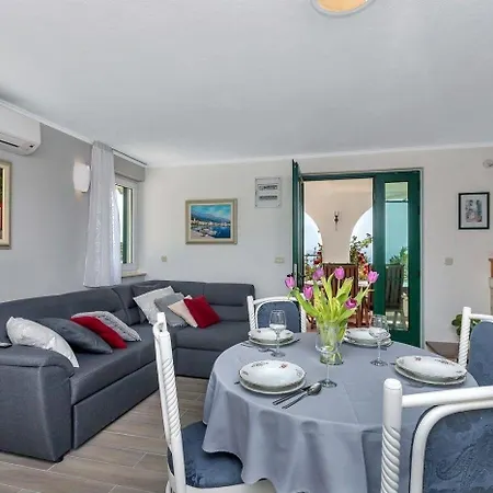 Holiday home Alleinstehendes Ferienhaus Mit Beheiztem Infinity Pool Und Meerblick *