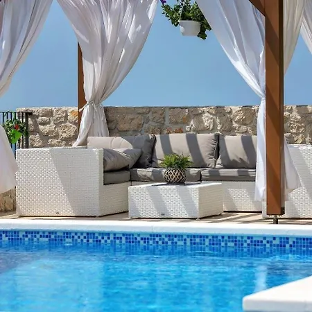 Alleinstehendes Ferienhaus Mit Beheiztem Infinity Pool Und Meerblick Makarska