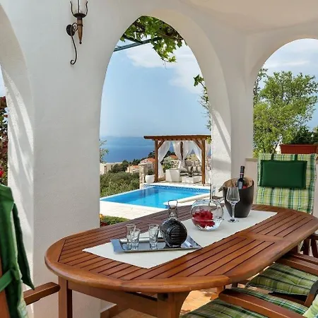 Alleinstehendes Ferienhaus Mit Beheiztem Infinity Pool Und Meerblick