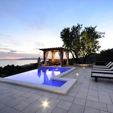 Holiday home Alleinstehendes Ferienhaus Mit Beheiztem Infinity Pool Und Meerblick