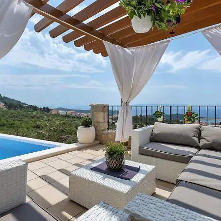 Alleinstehendes Ferienhaus Mit Beheiztem Infinity Pool Und Meerblick Holiday home Makarska